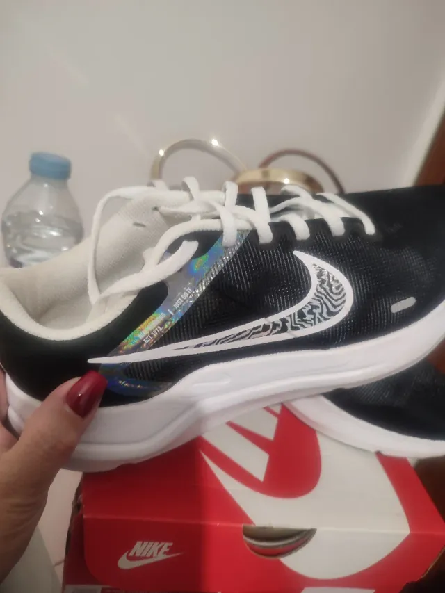 Deportivas Nike Negras y Blancas