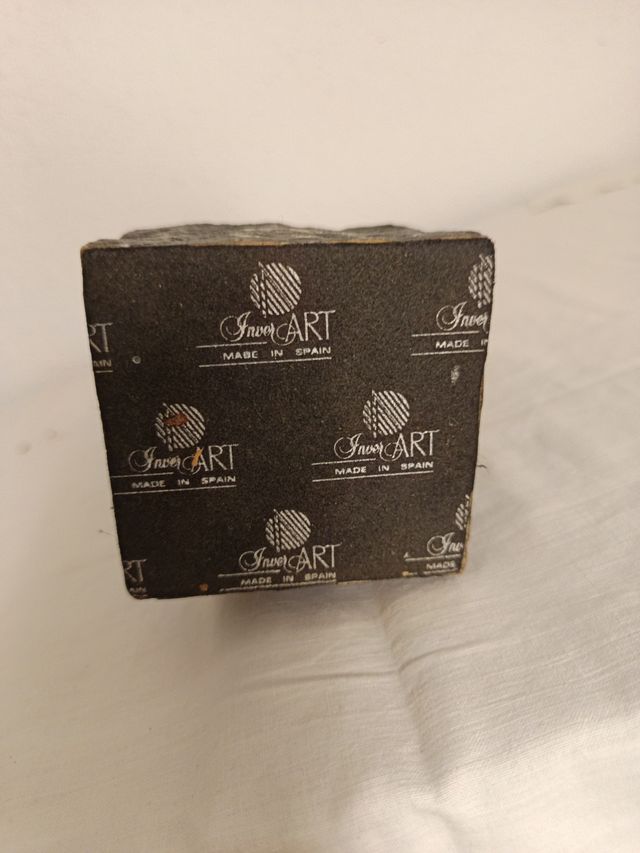 Escultura mujer al viento