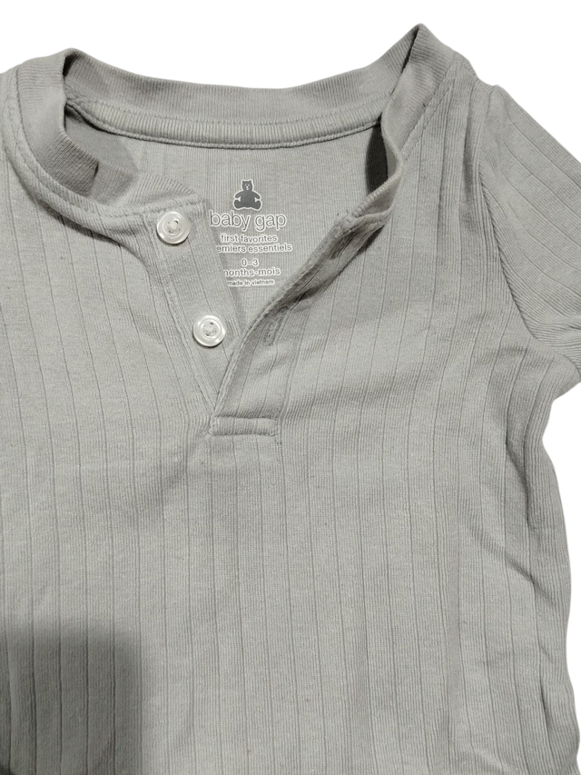Body GAP bebé 0-3 meses gris