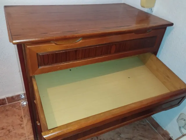 Cómoda de madera con 4 cajones