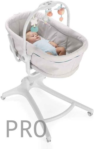 Chicco Baby Hug 4 en 1 Mini Cuna para Bebés 0 Meses - 3 Años (15 kg), Hamaca, Trona y Silla con Arco de Juguetes, Altura y Respaldo Ajustables y 4 Ruedas