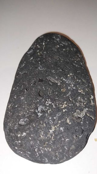 Piedra volcánica natural 9x5x2cm 135g