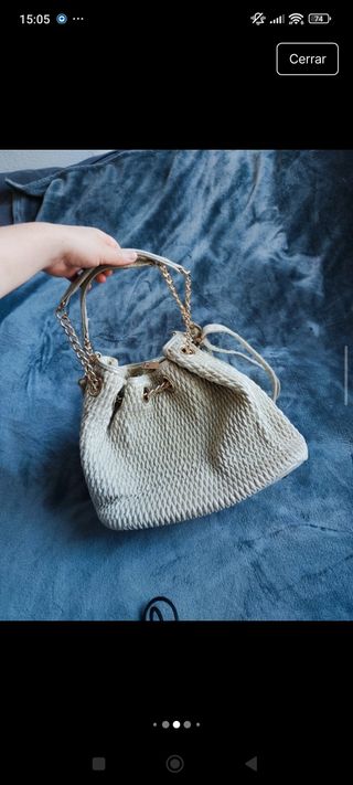 Bolso de mano beige y dorado