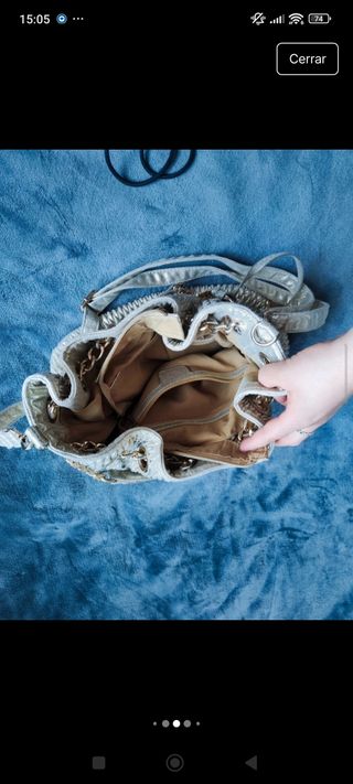 Bolso de mano beige y dorado