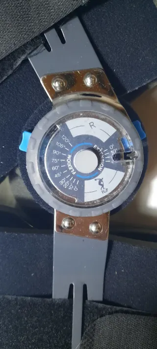 Tutore articolato per ginocchio