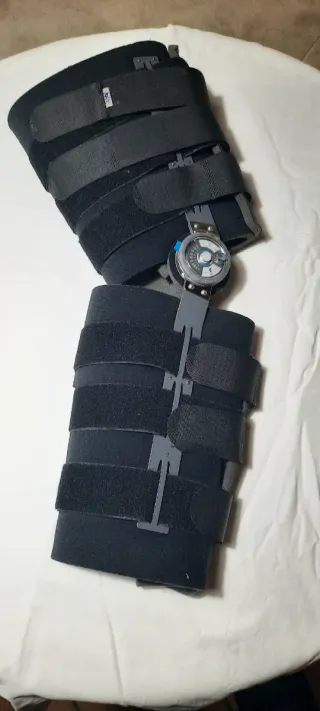 Tutore articolato per ginocchio