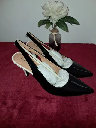 Sandalias negras de tacón