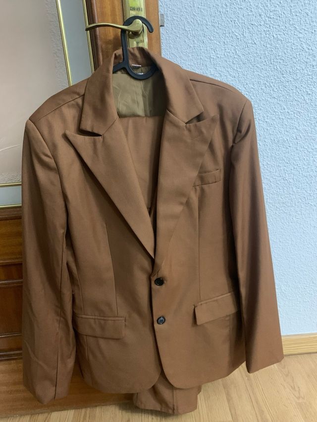 Traje completo marrón para boda