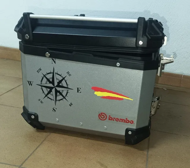 Baúl de moto de aluminio