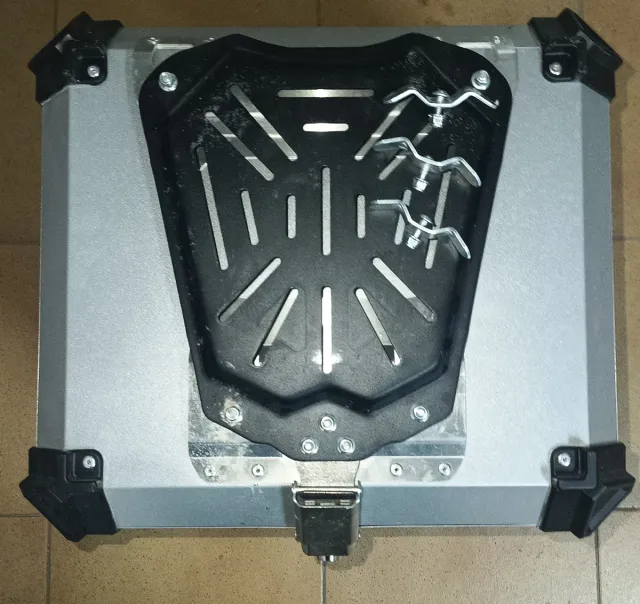 Baúl de moto de aluminio