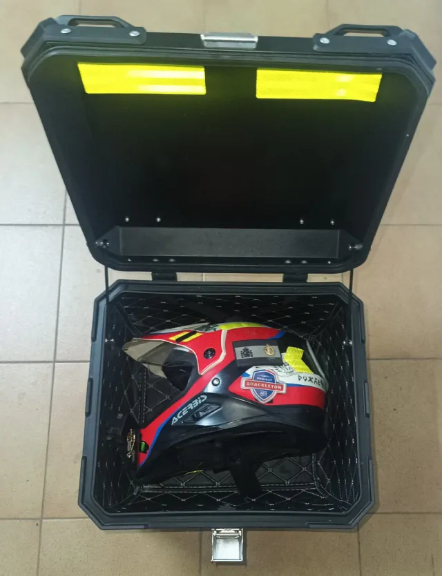 Baúl de moto de aluminio