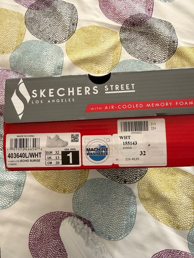 Zapatillas Skechers niño talla 32 sin estrenar