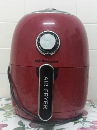 Freidora de aire roja