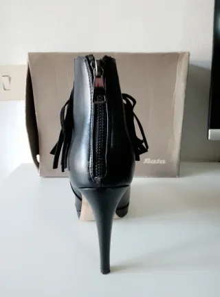 Stivaletti da donna in ecopelle nera  - Tg 39