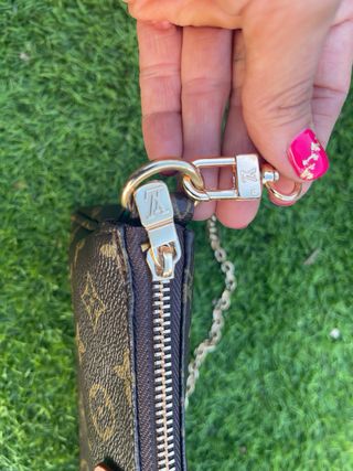 Louis Vuitton Pochette con Monedero Marrón