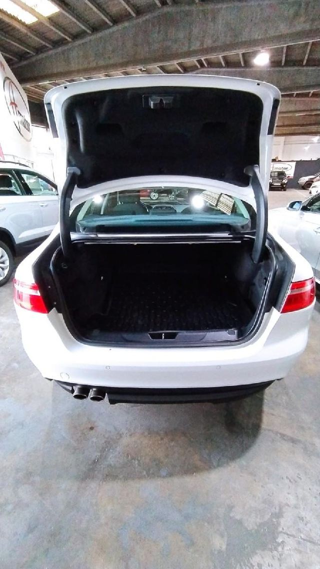 JAGUAR XE 2.0 D 180 CV PUER 5P AUTOMÁTICO