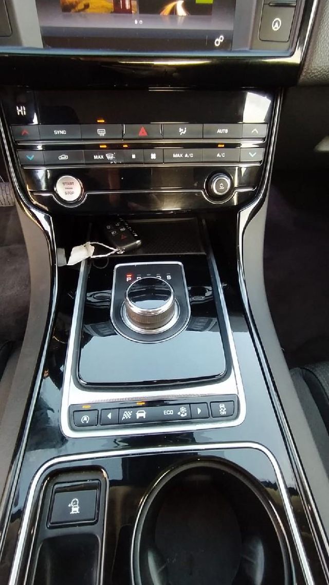 JAGUAR XE 2.0 D 180 CV PUER 5P AUTOMÁTICO