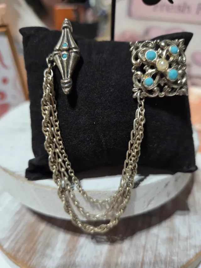 Broche antiguo plateado con turquesas