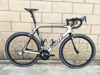 Bicicleta de carbono METTA
