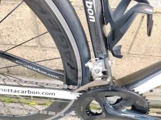 Bicicleta de carbono METTA