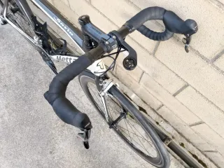 Bicicleta de carbono METTA