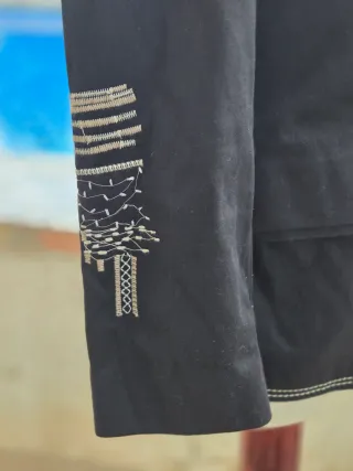 Chaqueta mujer bordada negra