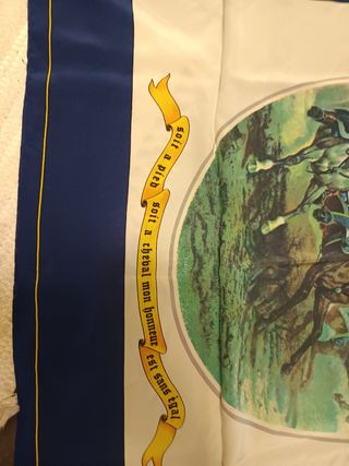 Foulard in seta con cavalli e scritta