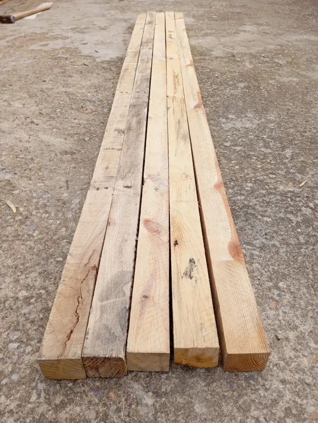 Listones, vigas, tablas, palets de madera