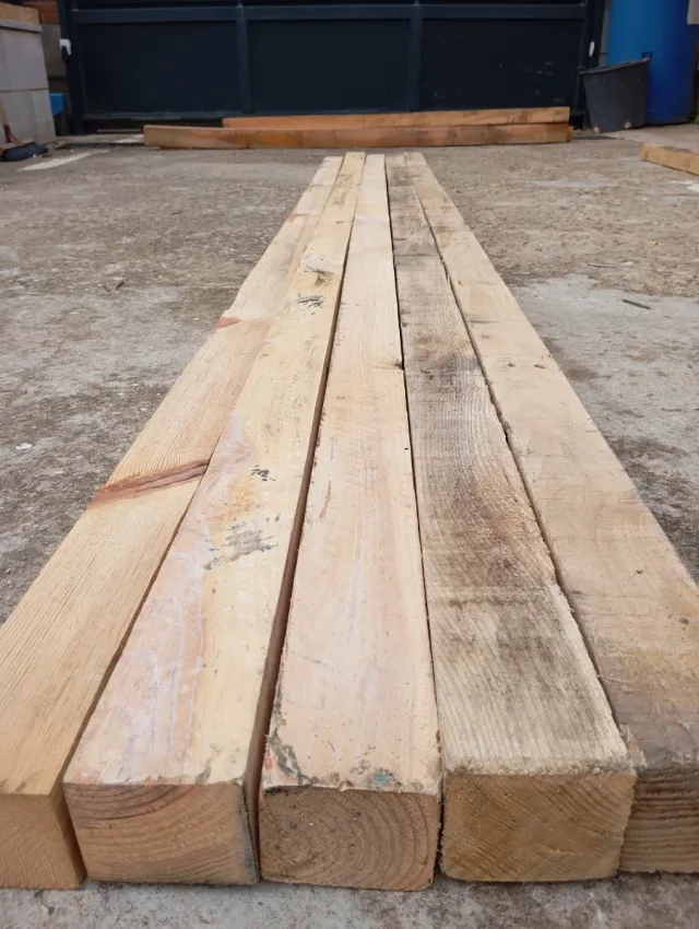 Listones, vigas, tablas, palets de madera