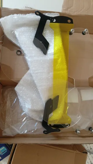 Protector faro moto Guzzi V85TT.