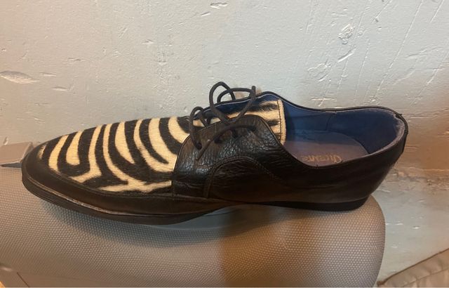 Zapatos vintage negros y multicolor