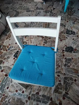 Mesa extensible grande  y 4 sillas