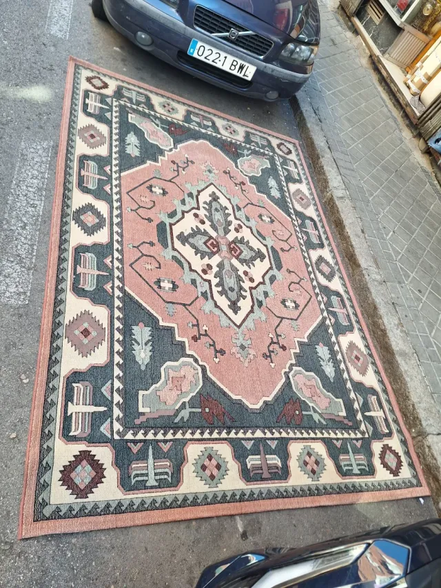 Alfombra grande diseño geométrico