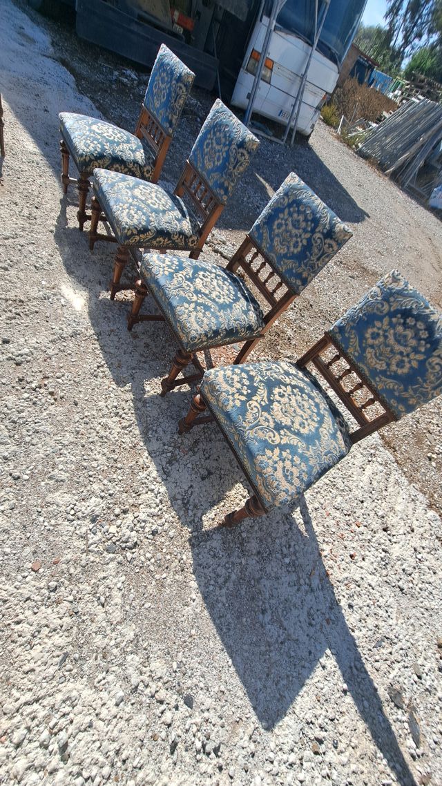 Conjunto de 4 sillas antiguas tapizadas