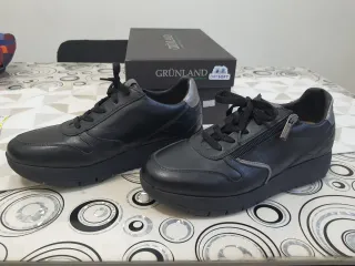 Scarpe basse Grunland nere pelle donna