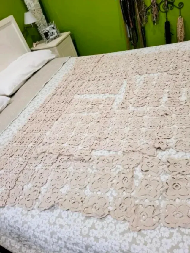 Mantel crochet beige algodón hecho a mano