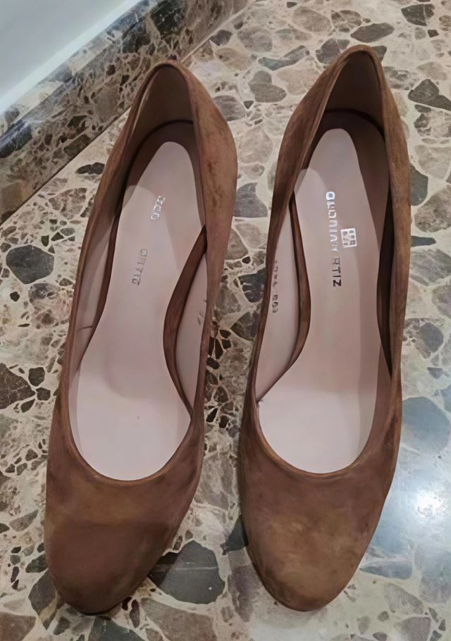 Zapatos de tacón Gloria Ortiz marrones