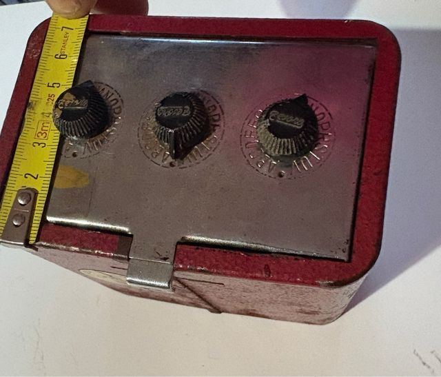 Caja de Ahorros Oro Antigua Metálica