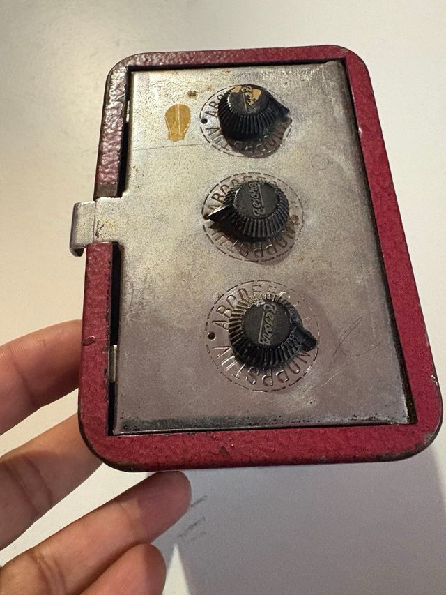 Caja de Ahorros Oro Antigua Metálica