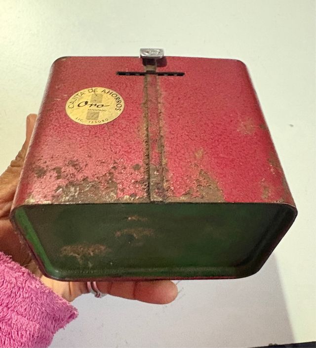 Caja de Ahorros Oro Antigua Metálica