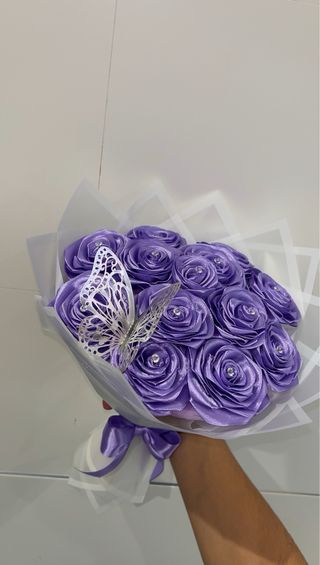 Personaliza tu ramo de rosas eternas