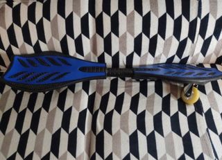 Patín de acrobacias azul