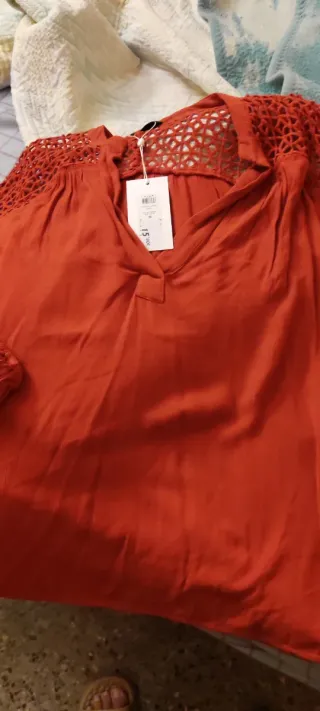 Blusa mujer calado color granate