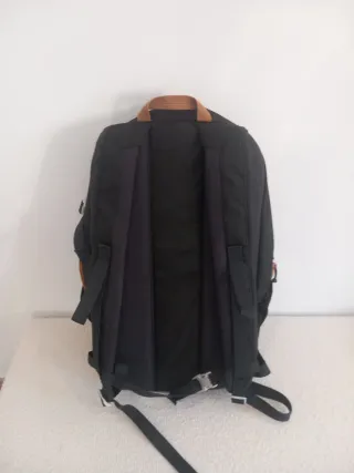 Mochila Quechua 20L Negra y Marrón