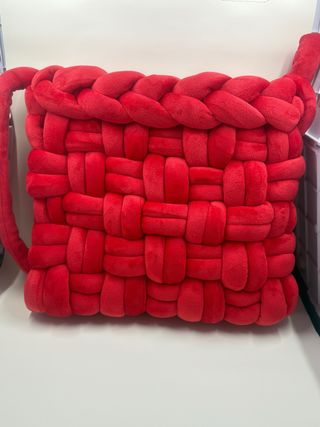 Borsa rossa intrecciata