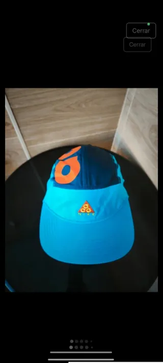 Gorra Nike ACG azul y naranja