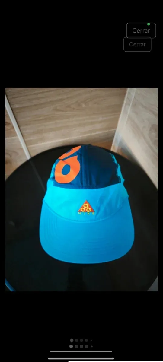 Gorra Nike ACG azul y naranja
