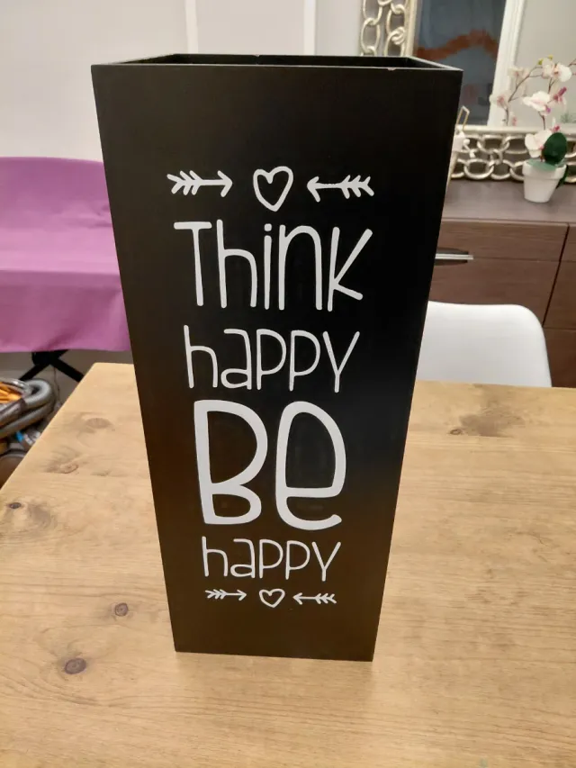 Paragüero negro con diseño Think happy