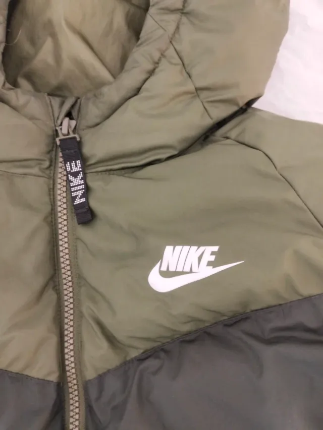 Piumino Nike con cappuccio taglia 158 /170 cm