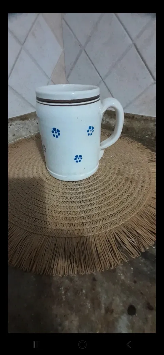 Boccale in ceramica decorato